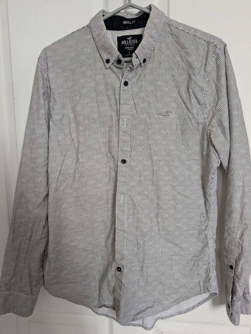 Hollister Men’s White Button-Down Shirt with Black Micro Dot Print Muscle Fit